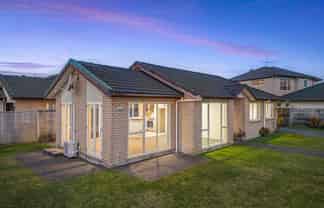 15 Pine Road, Orewa