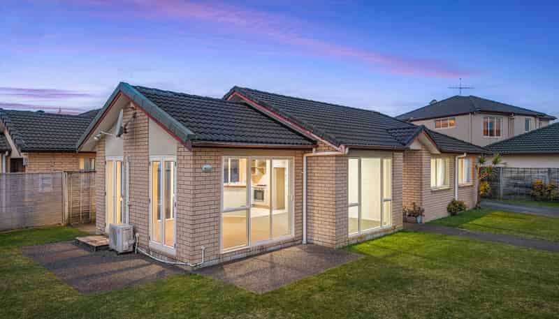 15 Pine Road, Orewa