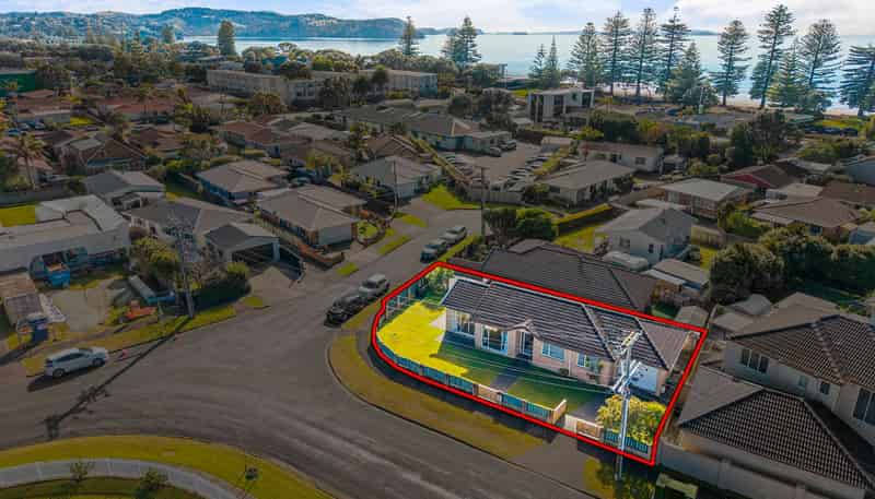 15 Pine Road, Orewa