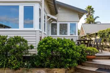 6  Wharf Road, Tairua