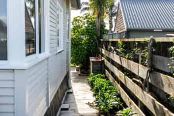 6  Wharf Road, Tairua