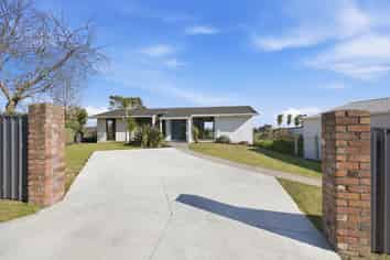 17A St Ives Grove, Whalers Gate