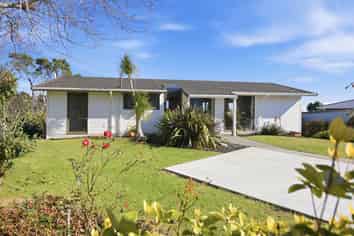 17A St Ives Grove, Whalers Gate