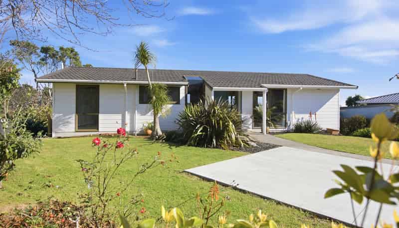17A St Ives Grove, Whalers Gate