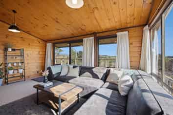 17A St Ives Grove, Whalers Gate