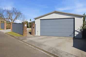 17A St Ives Grove, Whalers Gate