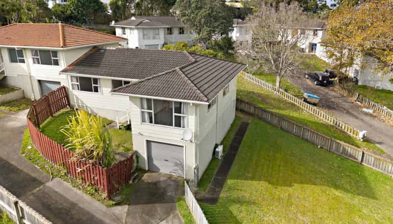 1 and 2/21 Hanui Place, Massey