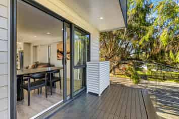 37 Erima Avenue, Point England