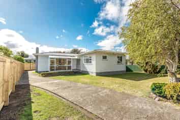 4 Lincoln Road, Springvale