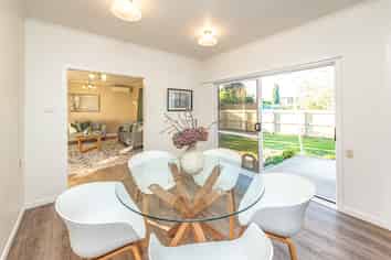 4 Lincoln Road, Springvale