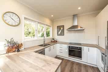 4 Lincoln Road, Springvale