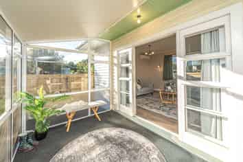 4 Lincoln Road, Springvale