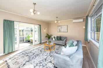 4 Lincoln Road, Springvale