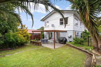 Major dwelling/22 Beihlers Road, Weymouth