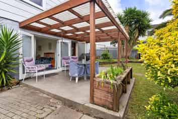 Major dwelling/22 Beihlers Road, Weymouth