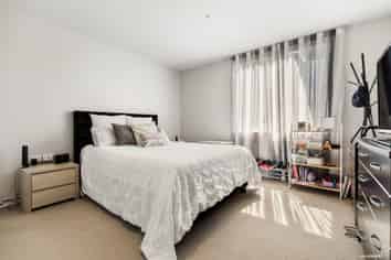 305e/25 Don McKinnon Drive, Albany