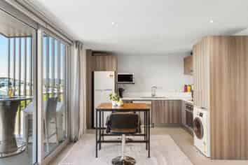 305e/25 Don McKinnon Drive, Albany