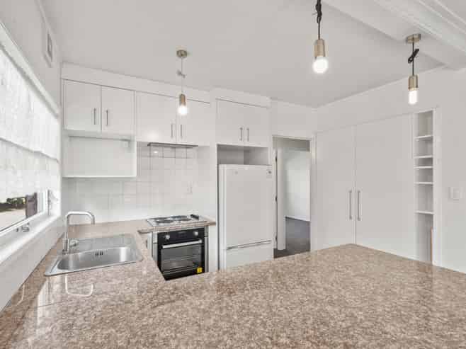 1/66 Beach Road, Pahurehure