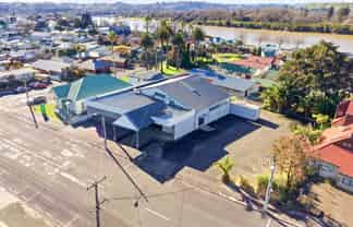 946sqm commercial facility with 20 on-site parks