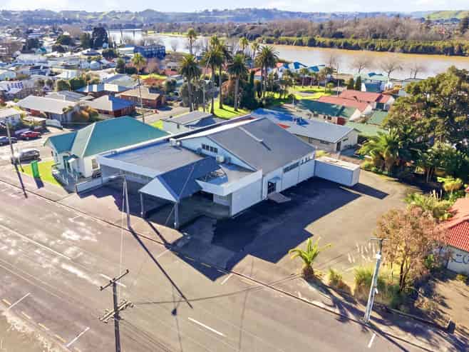 946sqm commercial facility with 20 on-site parks