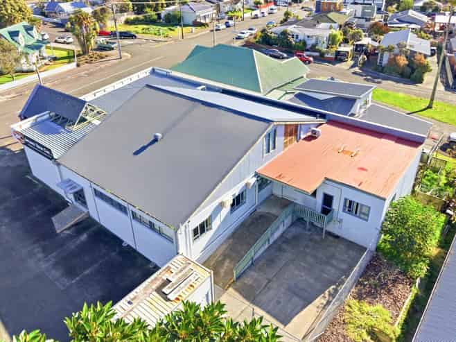 946sqm commercial facility with 20 on-site parks