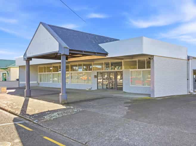 946sqm commercial facility with 20 on-site parks