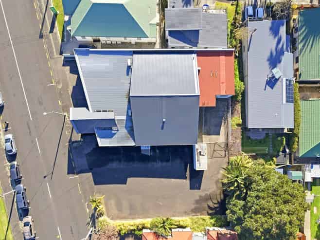 946sqm commercial facility with 20 on-site parks