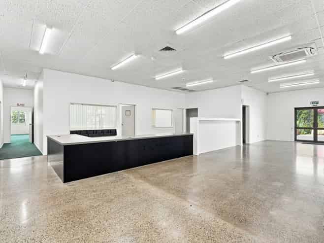 946sqm commercial facility with 20 on-site parks