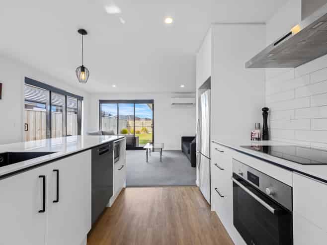 36 Crossley Avenue, Ravenswood