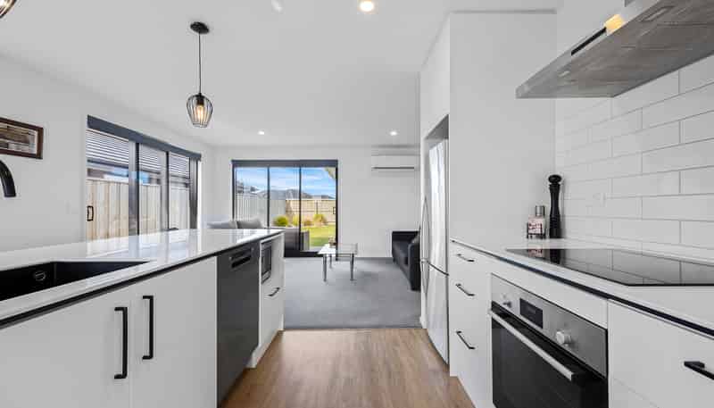 36 Crossley Avenue, Ravenswood