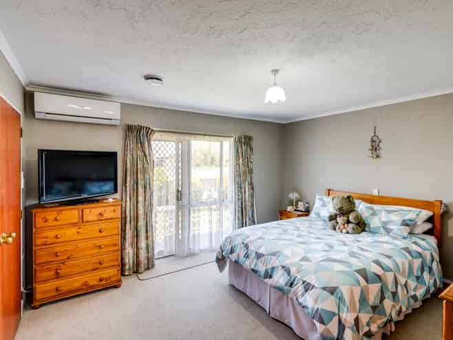 2/2 Spriggs Crescent, Greenmeadows