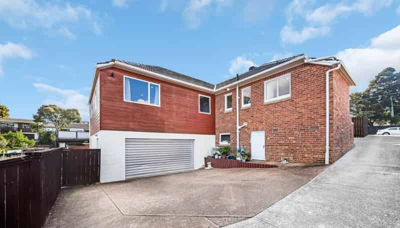 11 Tirimoana Road, Te Atatu South