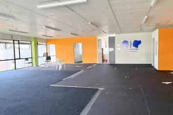 180M² CORNER GF RETAIL /OFFICE FOR LEASE
