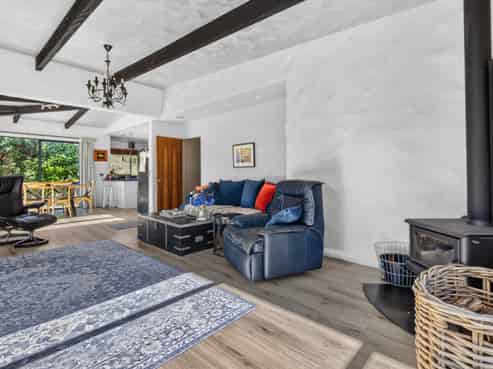 46 Macs Road, Hira