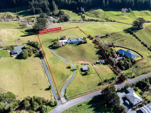 46 Macs Road, Hira
