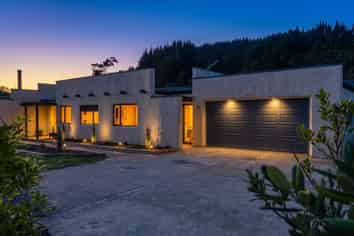 46 Macs Road, Hira