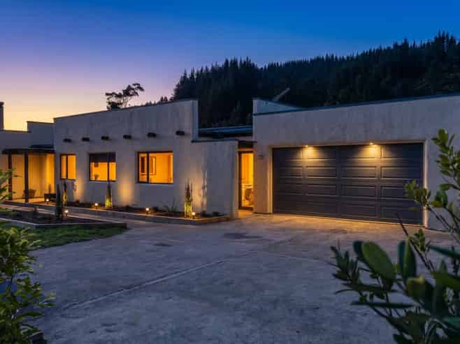 46 Macs Road, Hira