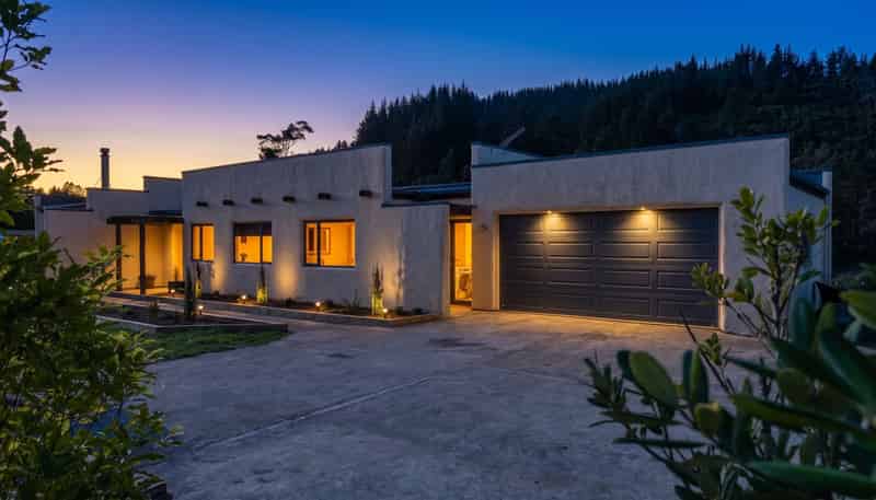 46 Macs Road, Hira