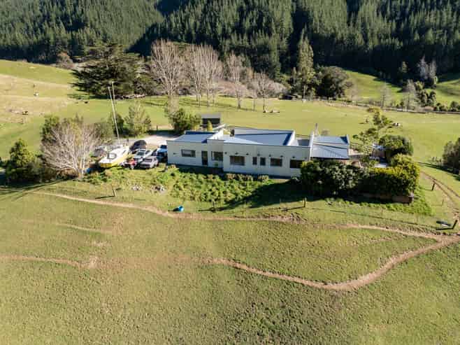 46 Macs Road, Hira
