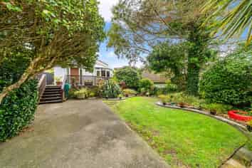 42 Allington Road, Karori