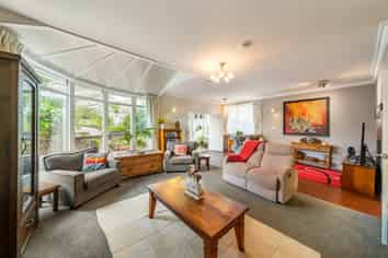 42 Allington Road, Karori
