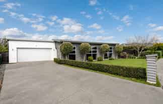 18 Champagne Avenue, Yaldhurst