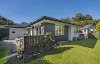 49 Bathurst Crescent, Pyes Pa