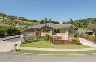 16 Saddleback Road, Todds Valley