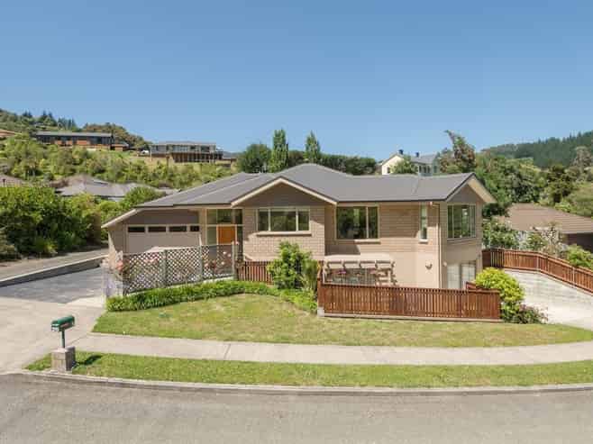 16 Saddleback Road, Todds Valley