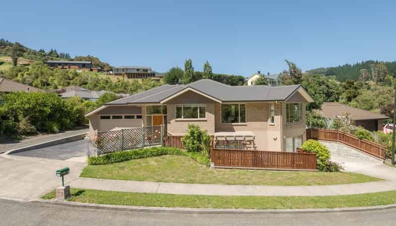16 Saddleback Road, Todds Valley