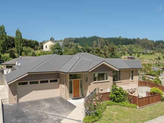 16 Saddleback Road, Todds Valley