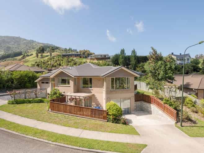 16 Saddleback Road, Todds Valley