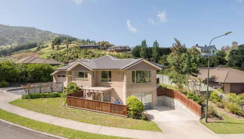 16 Saddleback Road, Todds Valley