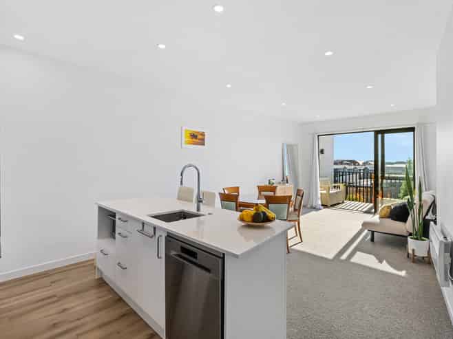 15/1 Genevieve Lane, Hobsonville